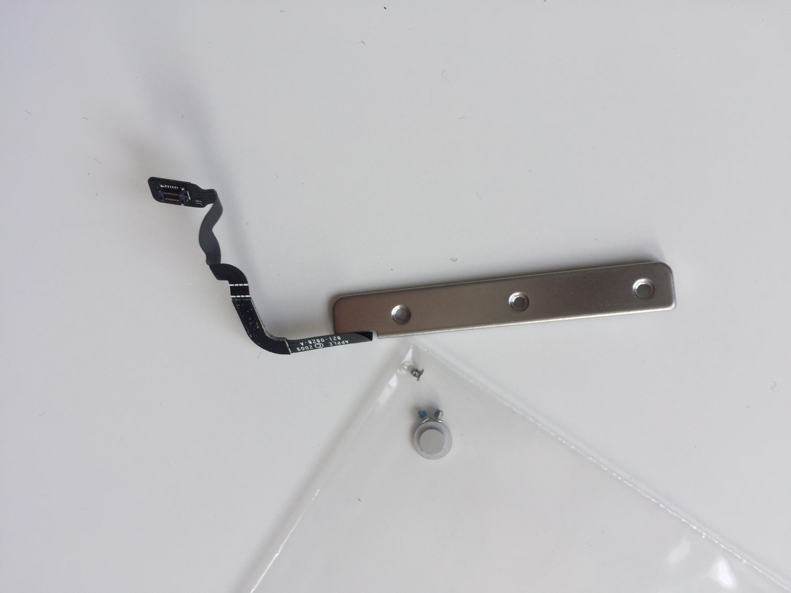 Indicateur batterie / capteur veille 821-0828-A MacBook Pro A1278 (13 pouces, Mi-2012)